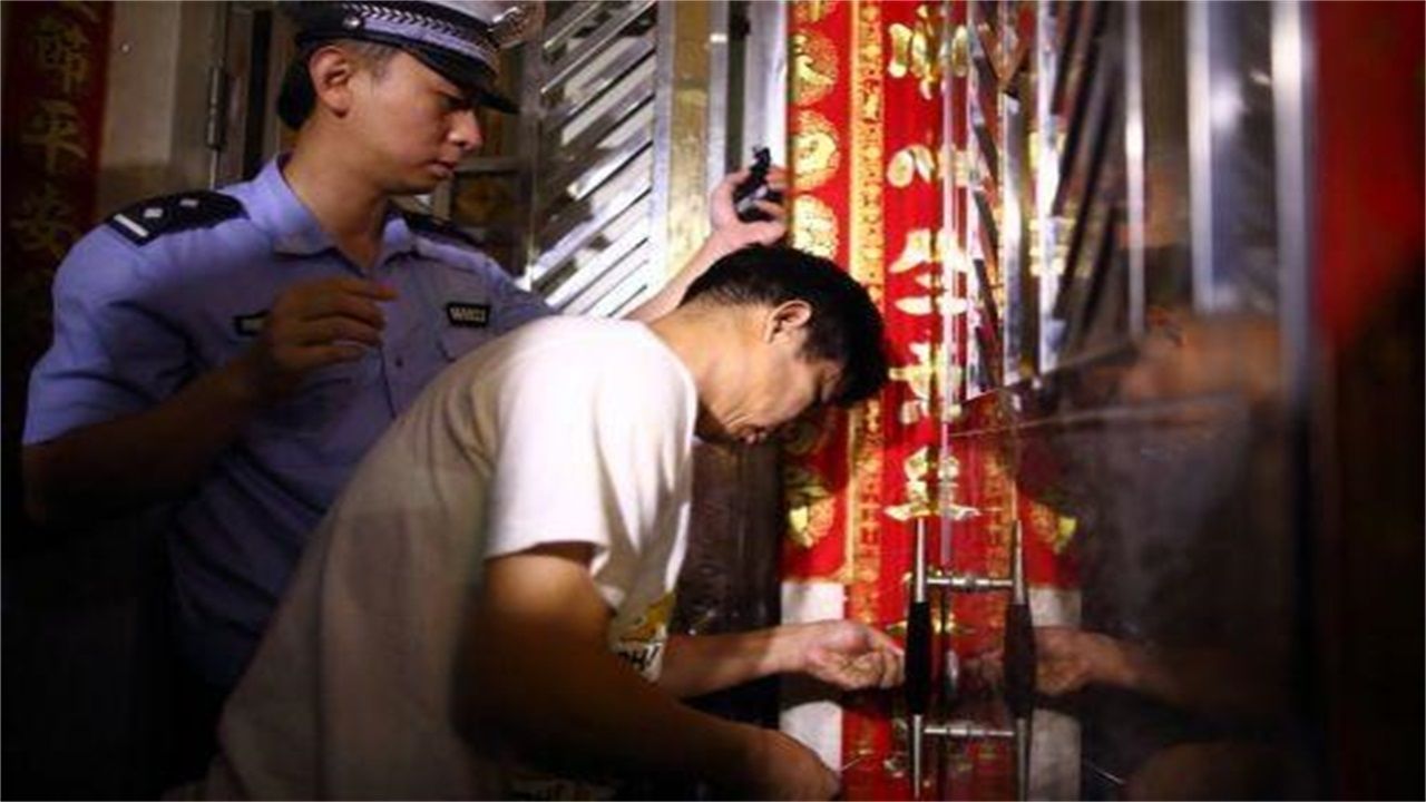 惠水县请开锁师傅开了锁后，师傅为什么一般都不进门，就算主人请也不进去？